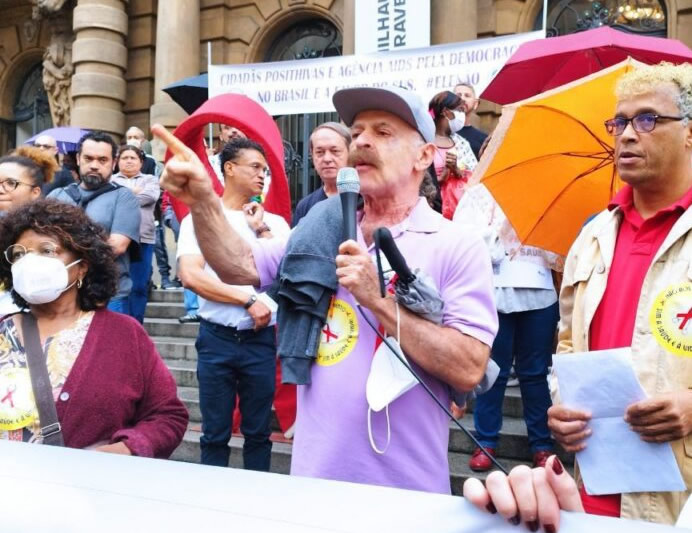 Manifestação contra cortes nos recursos para políticas de aids e saúde