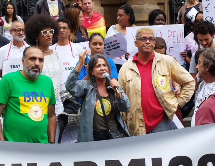 Manifestação contra cortes nos recursos para políticas de aids e saúde