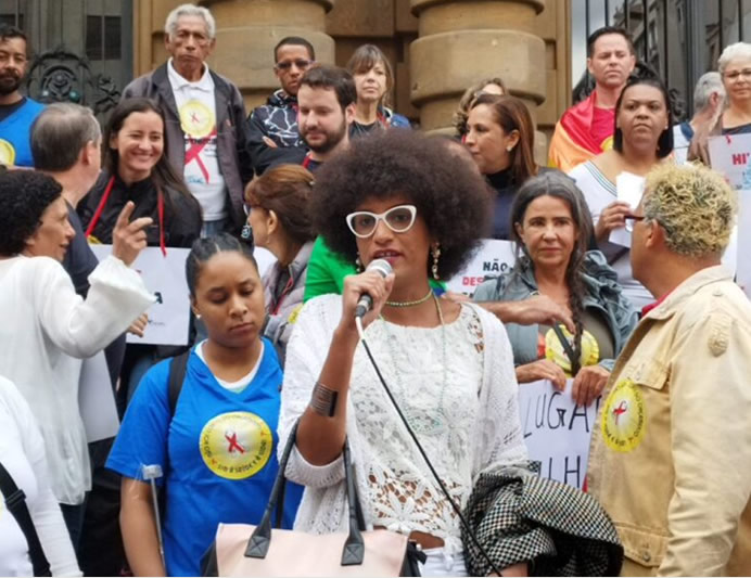 Manifestação contra cortes nos recursos para políticas de aids e saúde