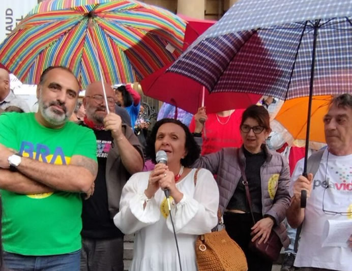 Manifestação contra cortes nos recursos para políticas de aids e saúde
