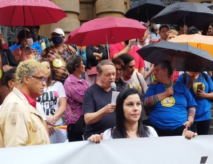 Manifestação contra cortes nos recursos para políticas de aids e saúde