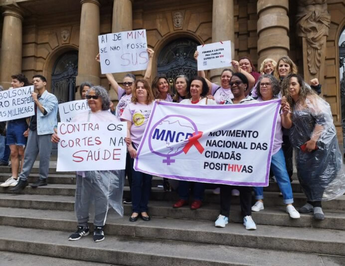 Manifestação contra cortes nos recursos para políticas de aids e saúde