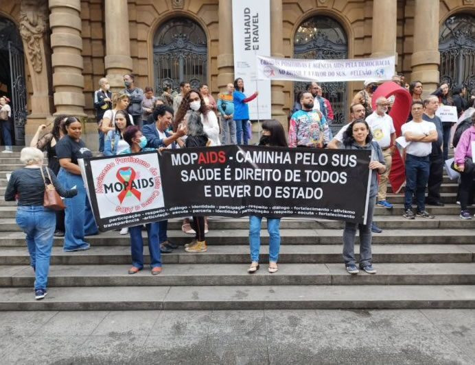 Manifestação contra cortes nos recursos para políticas de aids e saúde