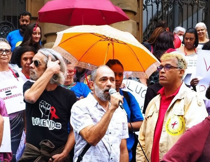Manifestação contra cortes nos recursos para políticas de aids e saúde