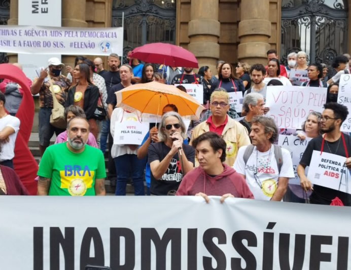 Manifestação contra cortes nos recursos para políticas de aids e saúde