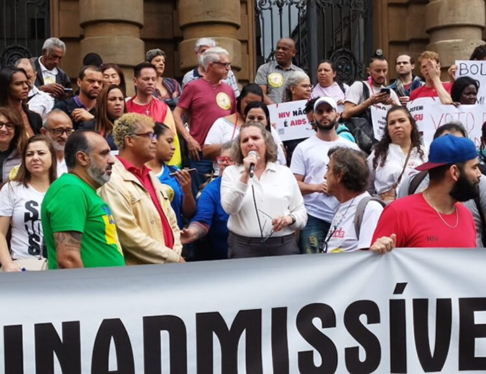 Manifestação contra cortes nos recursos para políticas de aids e saúde