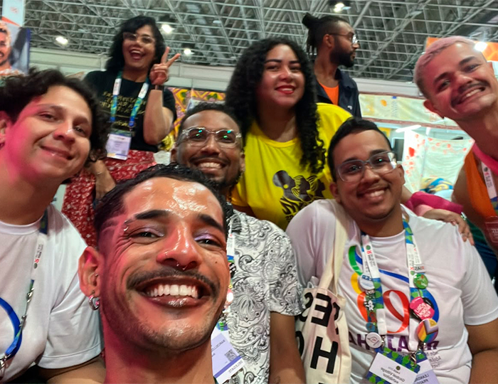 Integrantes da Sociedade Civil durante a 26ª Conferência Internacional de Aids 2026 reforçam a defesa do acesso universal às novas tecnologias de prevenção e tratamento do HIV.